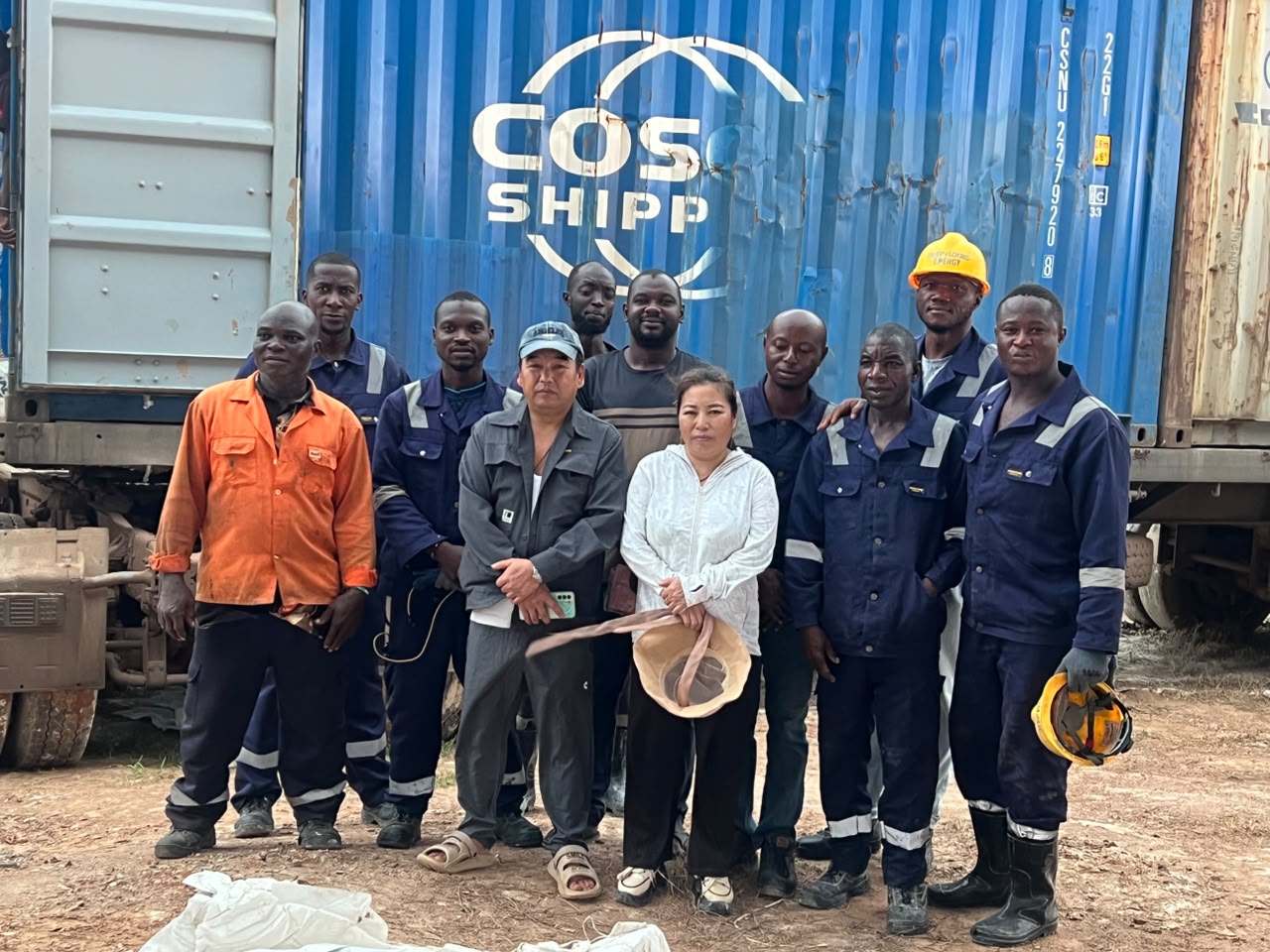 Deepfloors Energy team marking the shipment of its first lot of 5% lithium concentrate